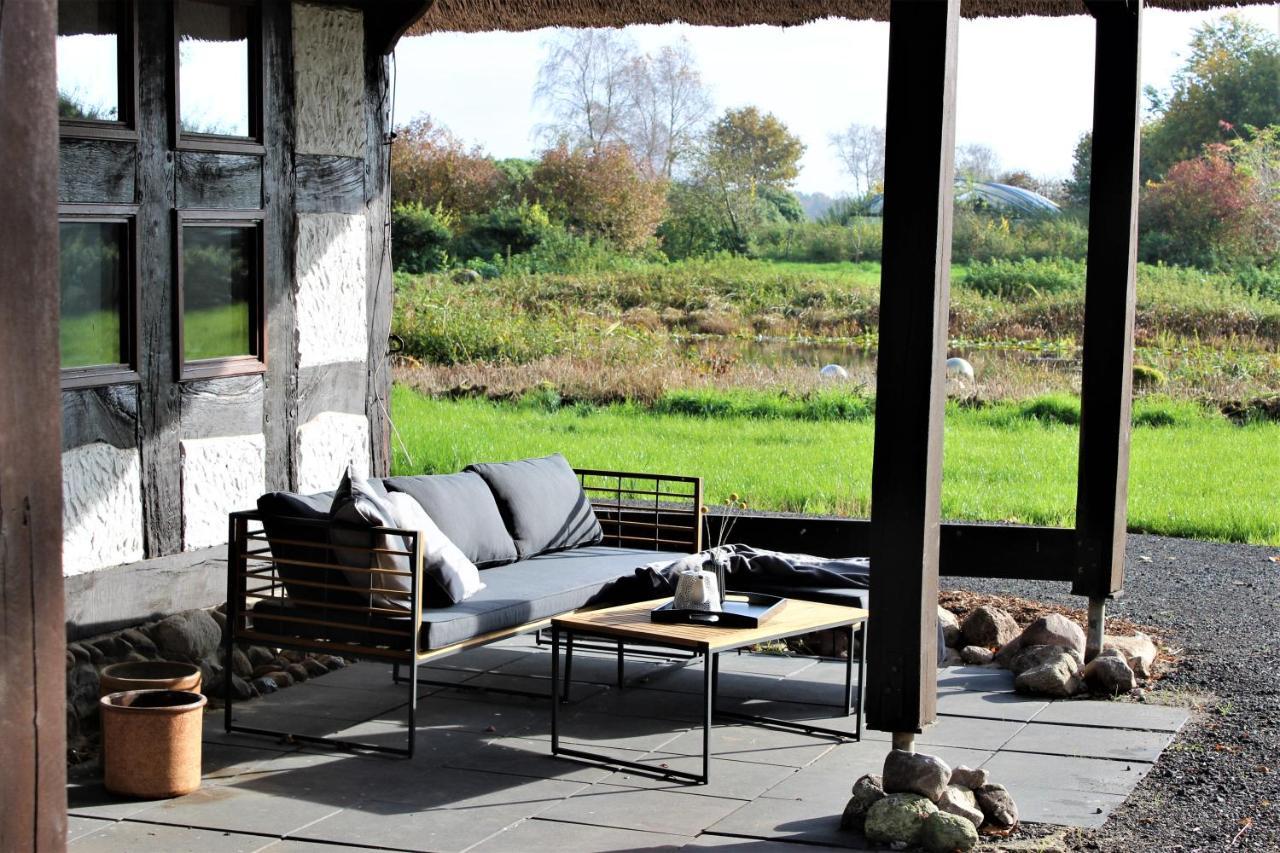 Ruhe Unter Reet-Haus Mit Sauna, Whirlpool Und Kamin Gnarrenburg 外观 照片