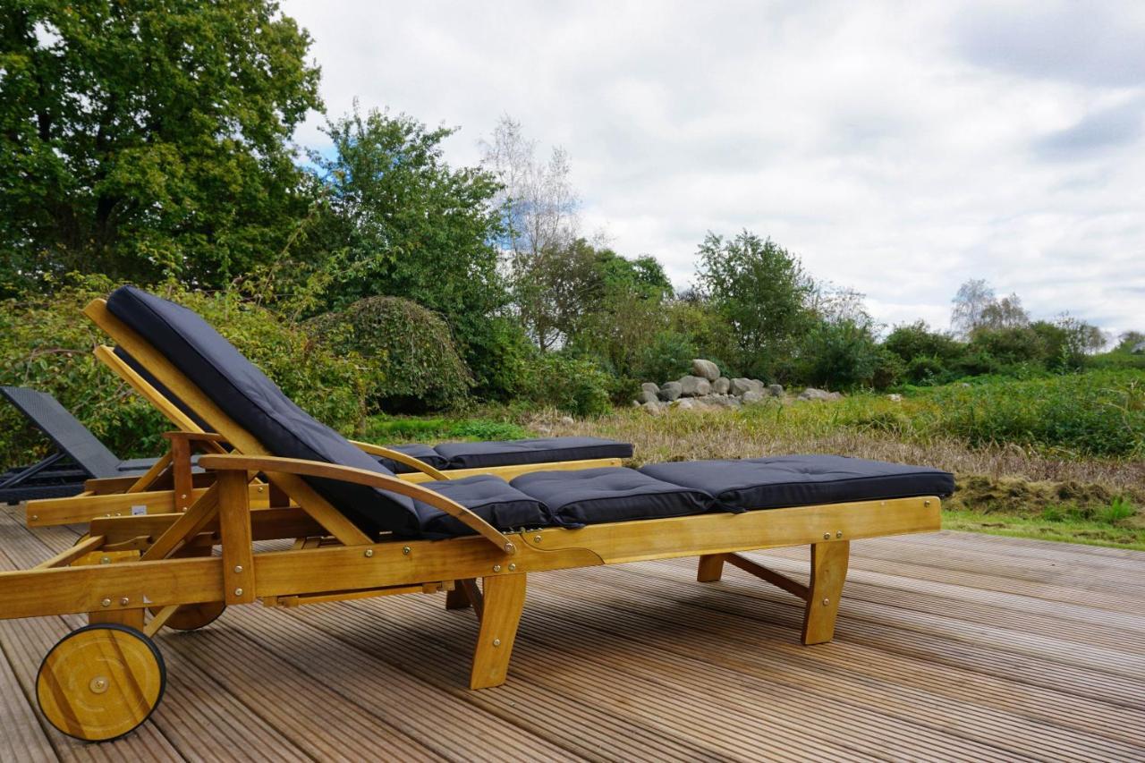 Ruhe Unter Reet-Haus Mit Sauna, Whirlpool Und Kamin Gnarrenburg 外观 照片