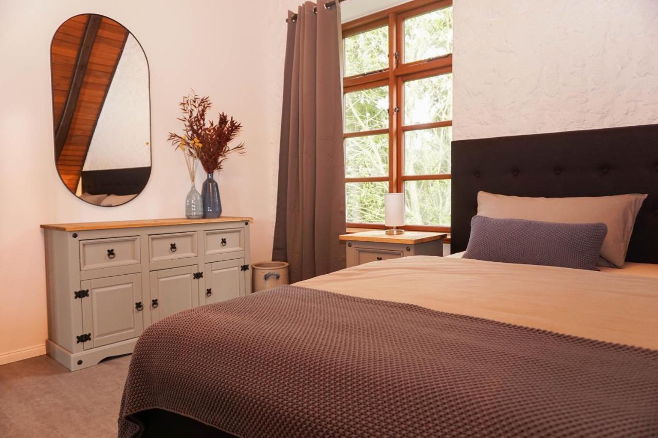 Ruhe Unter Reet-Haus Mit Sauna, Whirlpool Und Kamin Gnarrenburg 外观 照片