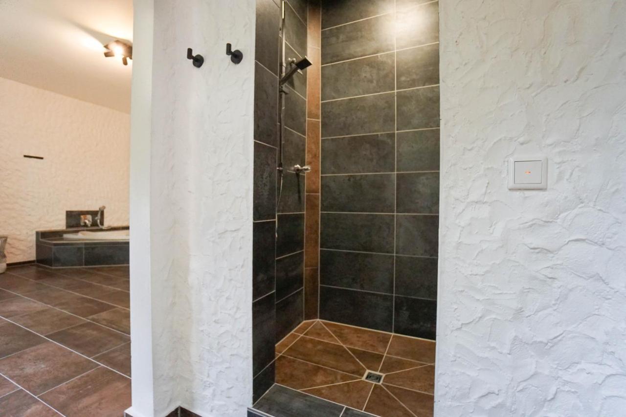 Ruhe Unter Reet-Haus Mit Sauna, Whirlpool Und Kamin Gnarrenburg 外观 照片