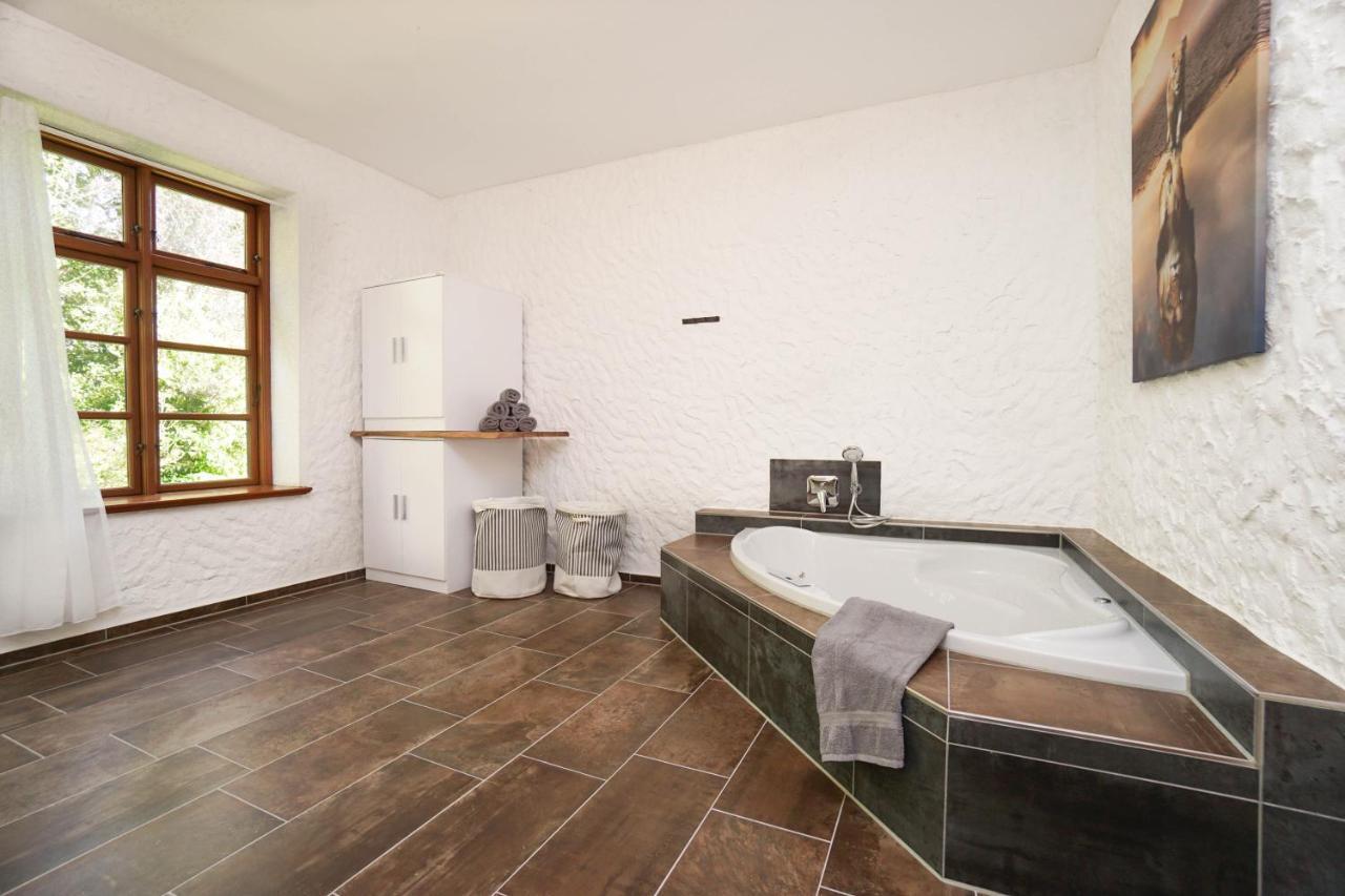 Ruhe Unter Reet-Haus Mit Sauna, Whirlpool Und Kamin Gnarrenburg 外观 照片
