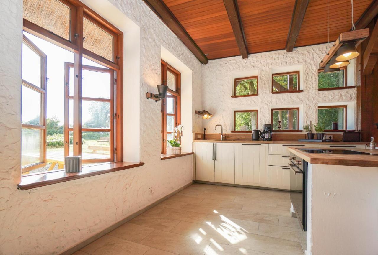 Ruhe Unter Reet-Haus Mit Sauna, Whirlpool Und Kamin Gnarrenburg 外观 照片