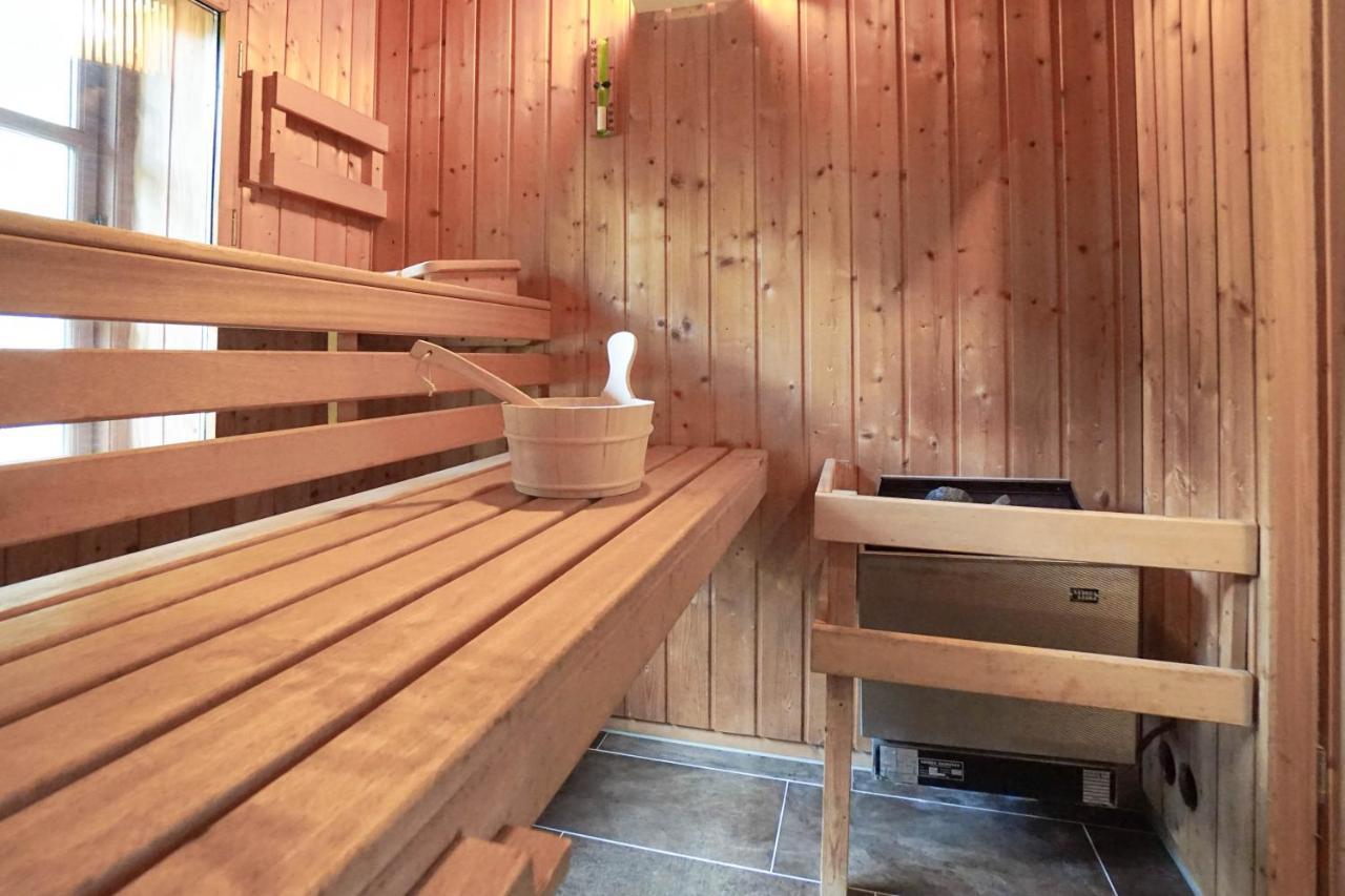 Ruhe Unter Reet-Haus Mit Sauna, Whirlpool Und Kamin Gnarrenburg 外观 照片