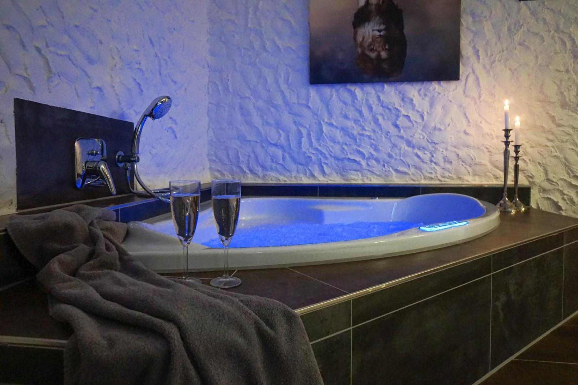 Ruhe Unter Reet-Haus Mit Sauna, Whirlpool Und Kamin Gnarrenburg 外观 照片
